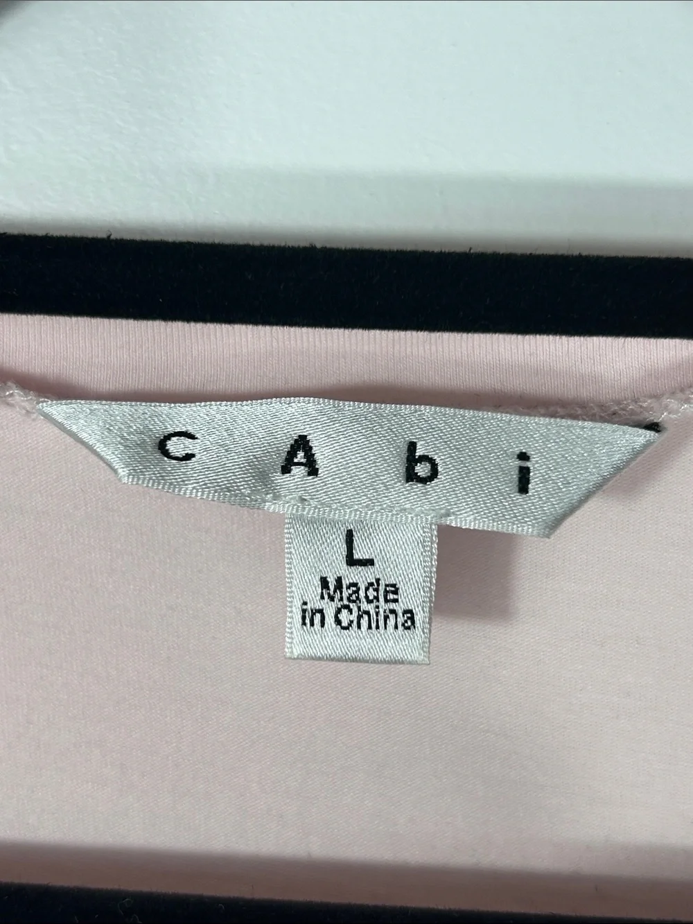 CAbi Light Pink V-Neck 3/4 Sleeve Top with Floral Scroll Graphics Size Large